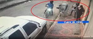 Otra de motochorros en San Lorenzo: "Estironearon con violencia mi cartera" (video) » San Lorenzo PY