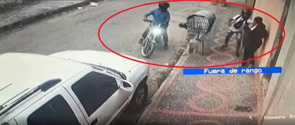 Otra de motochorros en San Lorenzo: "Estironearon con violencia mi cartera" (video) » San Lorenzo PY