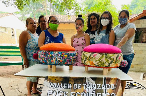 Crónica / Sillones decorativos elaborados por mujeres privadas de libertad