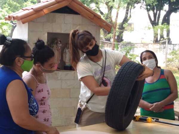 Mujeres privadas de libertad se capacitaron para hacer pufs - Judiciales.net