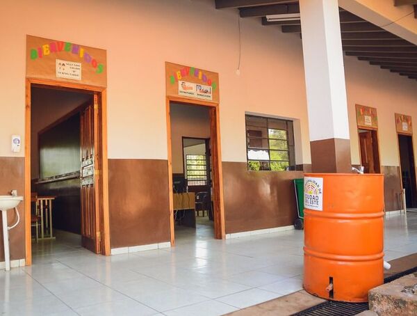 Inauguran reparación de 18 aulas, en dos escuelas de Ciudad del Este - ABC en el Este - ABC Color