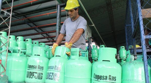 Otro golpe al bolsillo: Anuncian suba del gas a 500 guaraníes por kilo
