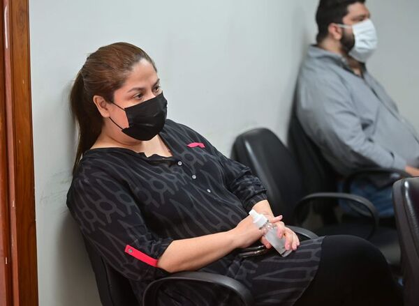 Patricia Samudio vuelve a chicanear y suspende preliminar en caso “agua tónica” - Nacionales - ABC Color