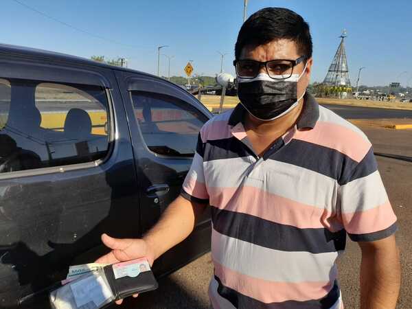 Jóvenes encarnacenos encontraron billetera y devolvieron intacto a su dueño