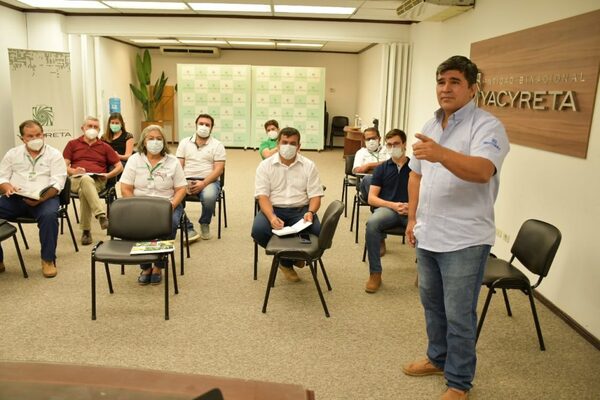 EBY potencia capacitación de sus funcionarios en preparación, análisis y corrección de suelo
