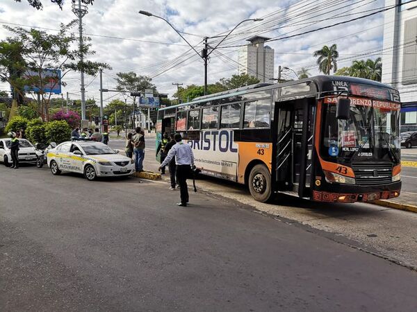 Policías subirán a buses para identificar a pasajeros desde el lunes - Nacionales - ABC Color