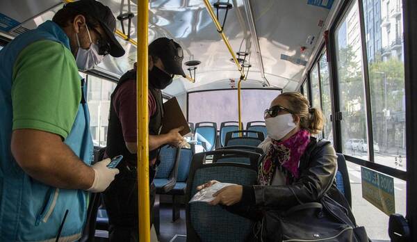 Crónica / Polis saldrán a vichear cédulas en los colectivos desde el lunes he'í
