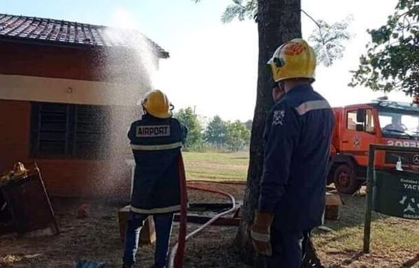 Escuela incendiada en San Pedro del Paraná: Fiscalía está cerca de uno de los sospechosos - Nacionales - ABC Color