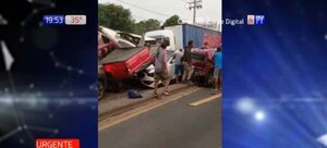Camión de gran porte embiste contra 6 vehículos sobre Acceso Sur | Noticias Paraguay