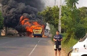 Fuego destruye colectivo propiedad de diputado Celso Maldonado •