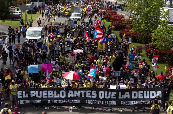Miles de personas marchan de nuevo en San Juan para pedir mejoras laborales - MarketData