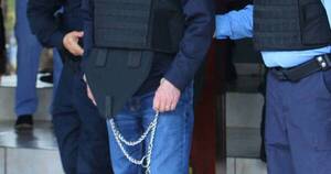 La Nación / Ex presidente preso espera extradición