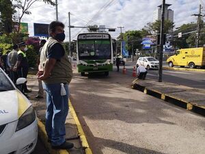 Defienden presencia policial en unidades del transporte público - Nacionales - ABC Color