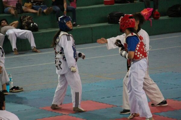 Campamento de verano en la “Ciudad universitaria” - Polideportivo - ABC Color
