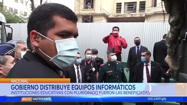 GOBIERNO DISTRIBUYE EQUIPOS INFORMÁTICOS