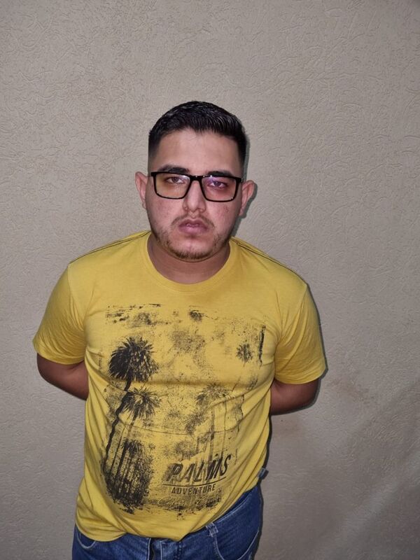 Efectivos antidrogas arrestaron anoche en un domicilio de Amambay, a uno de los supuestos sicarios del atentado en el que mataron a Bebeto, a la joven Hailé Acevedo hija de Ronald Acevedo
