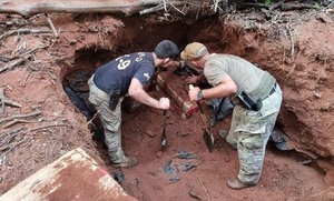 Hallan tres toneladas de marihuana ocultas bajo tierra - Noticiero Paraguay
