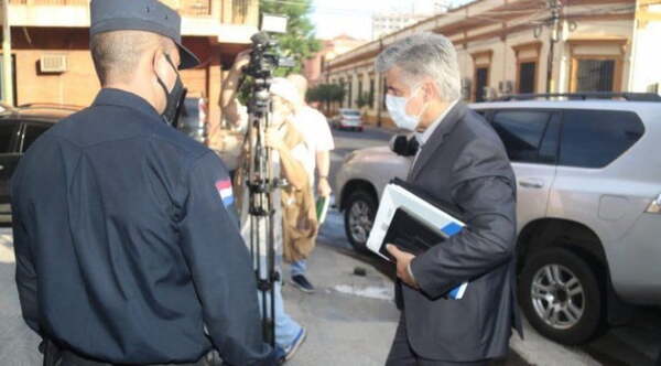 Convocan a Giuzzio para declarar ante el Ministerio Público - Noticiero Paraguay