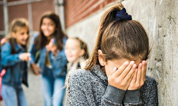 Para sicóloga niños que sufren y hacen bullying tienen problemas (VIDEO)