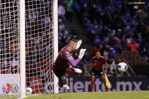 Antony Silva y otra descomunal actuación con el Puebla