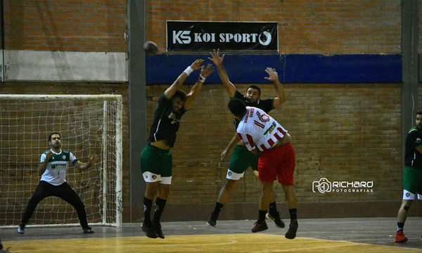 Una de cal y otra de arena para el balonmano ovetense tras el clásico departamental - OviedoPress