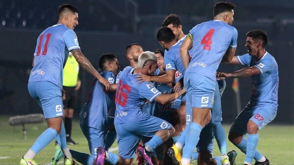 ¡Imparable! Resistencia goleó a Nacional y se afianza en la punta | Noticias Paraguay
