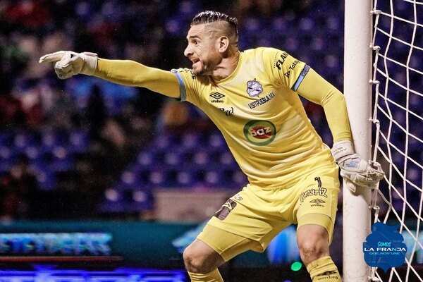 Antony Silva, otra vez figura en el triunfo de Puebla ante el Monterrey de Celso Ortiz