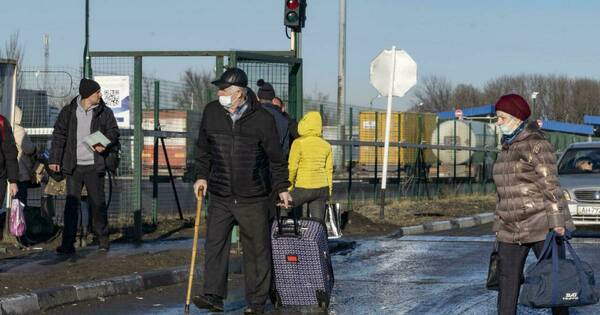 La Nación / Ucranianos evacúan la frontera rusa ante ataques de separatistas