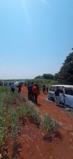 Encuentran vehículo quemado con una persona totalmente incinerada