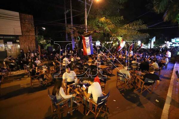 Locales gastronómicos vuelven a operar con las calles cerradas en Asunción - ADN Digital