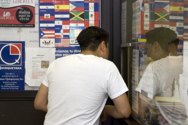 Los peruanos recibieron 3.592 millones de dólares en remesas del exterior en 2021 - MarketData