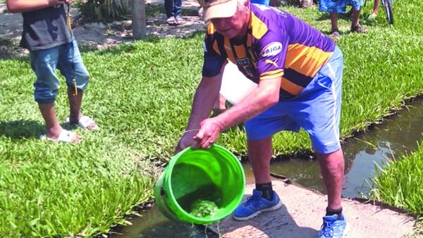 Por falta de agua, una doña rechaza dormir con su marido