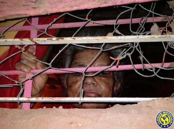 Rescatan a una abuela y a 16 perros de una casa en Luque •