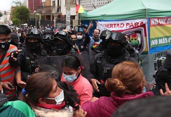 Defensoría del Pueblo cuestiona orden para medicar a Áñez sin su permiso - Mundo - ABC Color