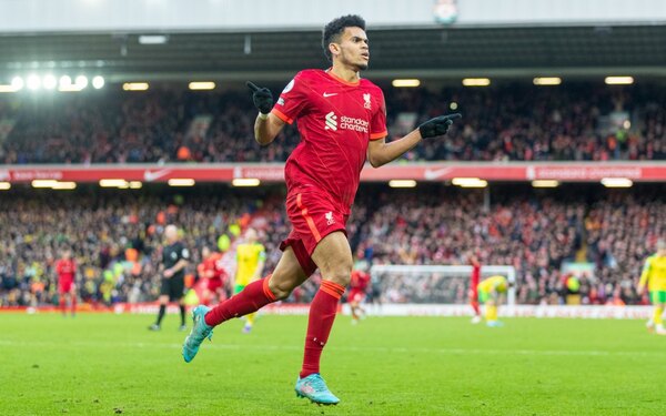 Liverpool vence Norwich con golazos de Salah y Luis Díaz
