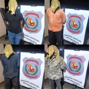 Sorprendieron a cuatro abigeos tras faenar un vacuno robado de una estancia de Acahay  - Nacionales - ABC Color