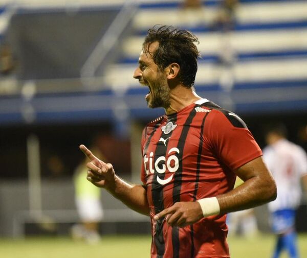 Roque Santa Cruz, listo para jugar contra Olimpia