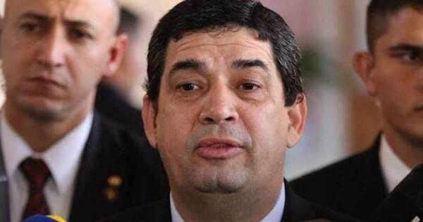 La Nación / Amigo de Hugo Velázquez dejó feroz clavo en obras del MEC