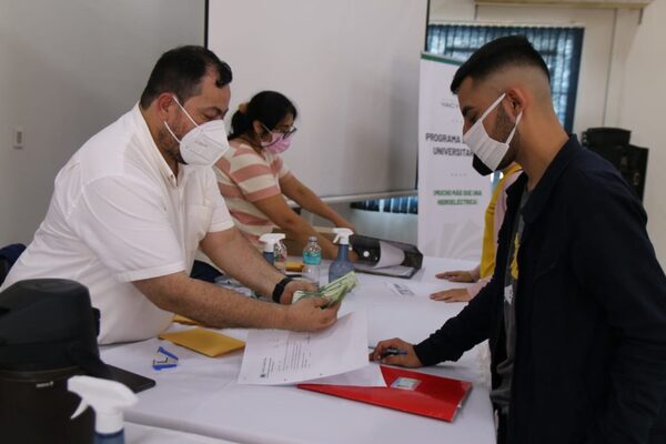 Dan a conocer calendario de recepción de carpetas de solicitudes para acceder a becas universitarias en Ñeembucú