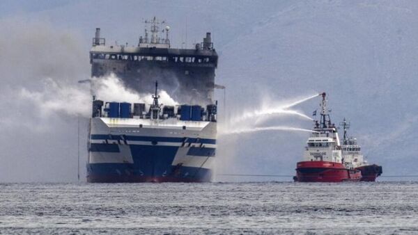 Rescatan con vida a uno de los pasajeros desaparecidos en el incendio de un ferry en Grecia