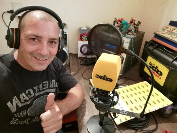 Robert Lemos, el “Sin Vergüenza” de la 98.5 ABC FM - Gente - ABC Color