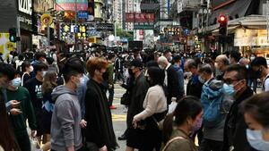 Hong Kong vuelve a superar los 6.000 nuevos casos de coronavirus y podría endurecer controles - .::Agencia IP::.