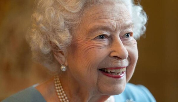 La reina Isabel II da positivo en Covid-19