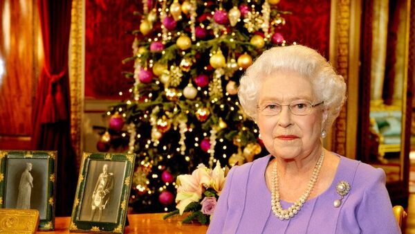 La reina de Inglaterra tiene covid: solo está con "síntomas leves"