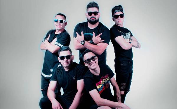 Crónica / Habló el cantante que siguió pese al moquete: "Nos compararon con los músicos del Titanic"