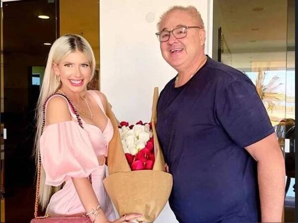 Crónica / [VÍDEO] ¡Gobernador de Alto Paraná copia a Carlos Portillo y pela físico de "Sex symbol"!