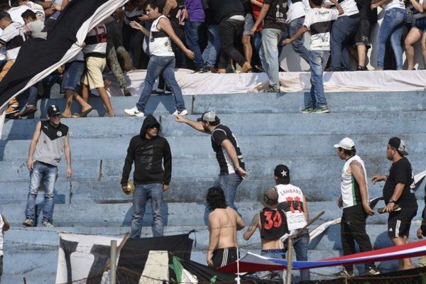 VIDEO: ¡19 hinchas olimpistas borrachos e indocumentados detenidos!