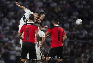 Crónica / El “blanco y negro” terminó con un empate de la gran...