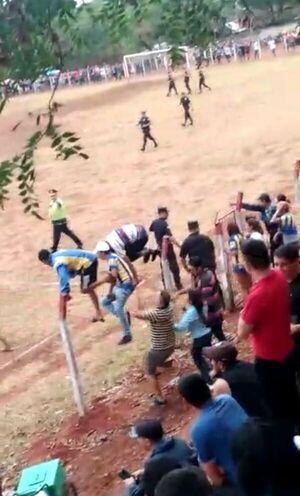 Suspenden partido en Carapeguá tras altercado entre jugadores y simpatizantes - Nacionales - ABC Color
