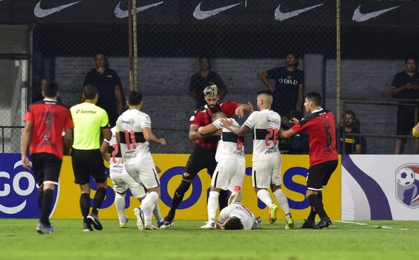 Olimpia 2-Libertad 2: al borde de un ataque de nervios - Fútbol - ABC Color